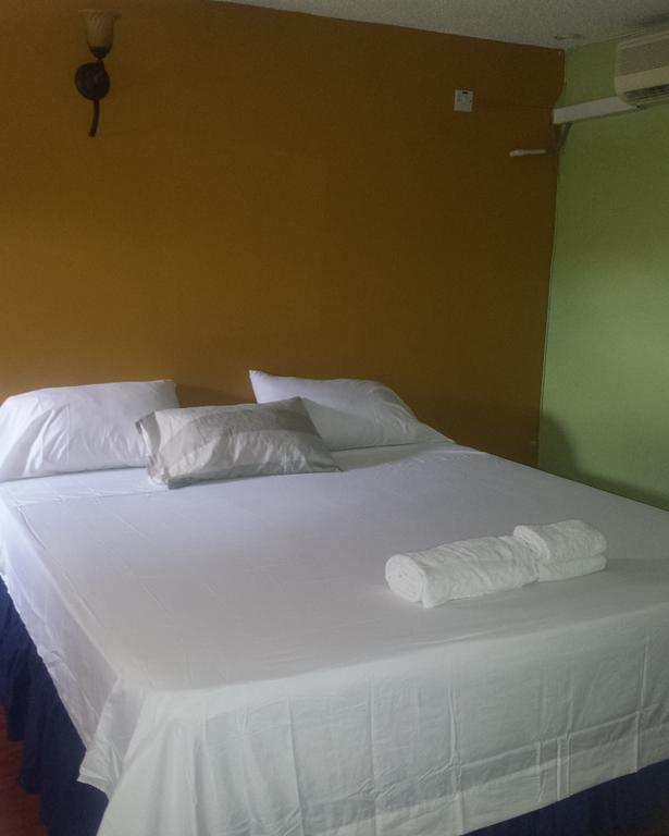 קינגסטון Impeccable Guest Rooms 2 מראה חיצוני תמונה